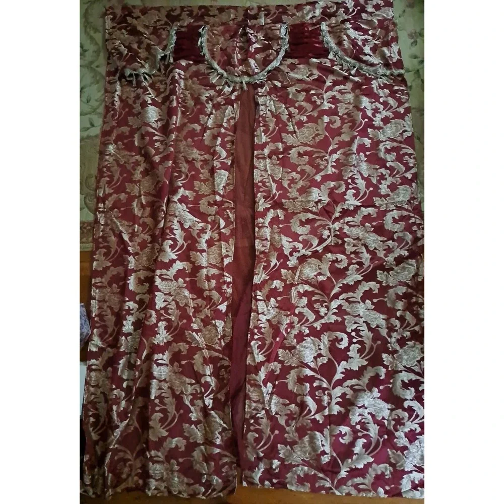 Jacquard Burgundy & Gold 84
